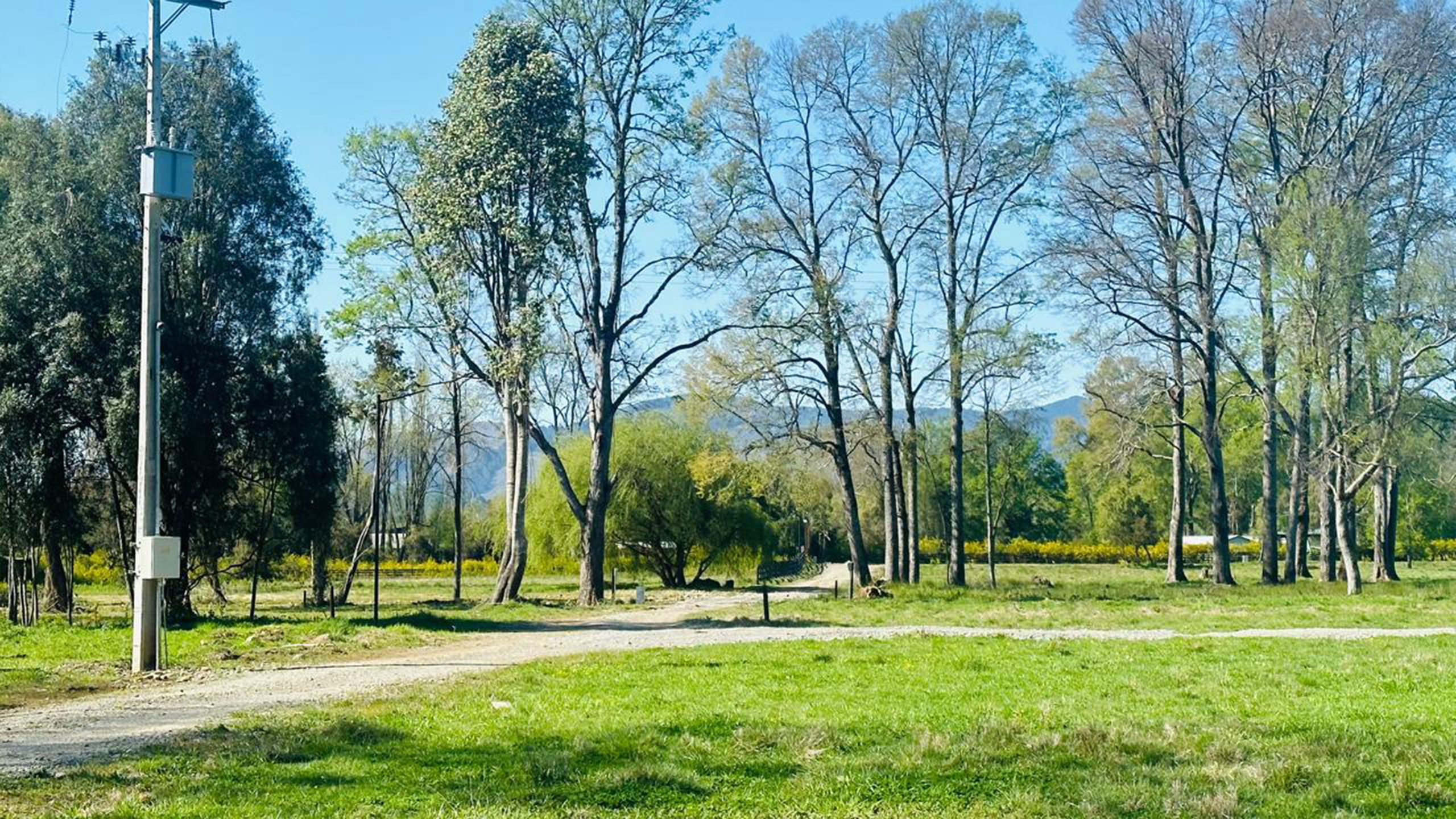 Río cristalino